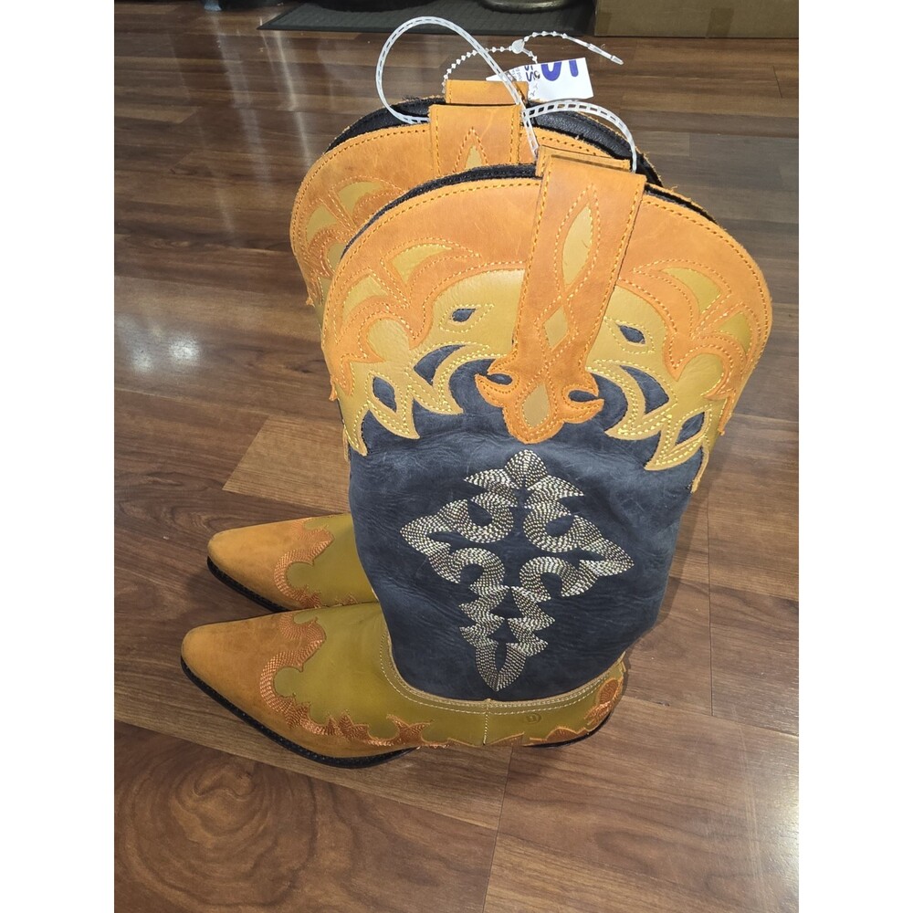 DINGO Women's Statement Leather Flame Detail Western Boots Snip Toe Size 8 NWT - Picture 8 of 16